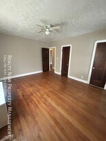 3428 Superior Park Dr, Unit 3428SupPark2 in Cleveland Heights, OH - Building Photo