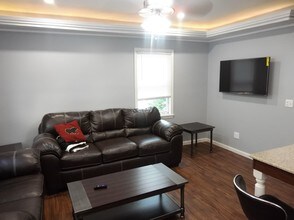 205 Cherry St, Unit 2 in Syracuse, NY - Building Photo - Building Photo