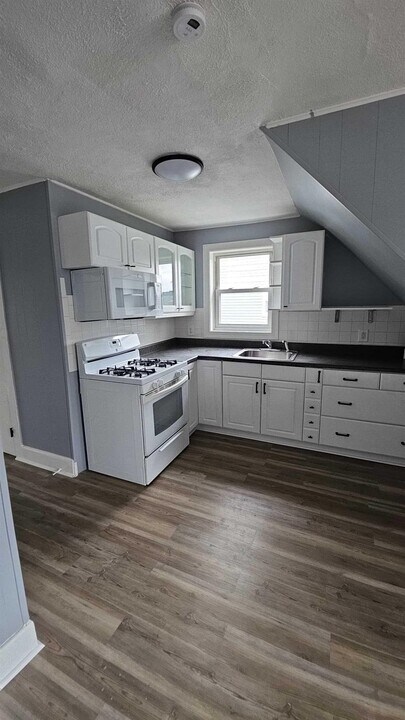108 E Gibbons St in Linden, NJ - Building Photo