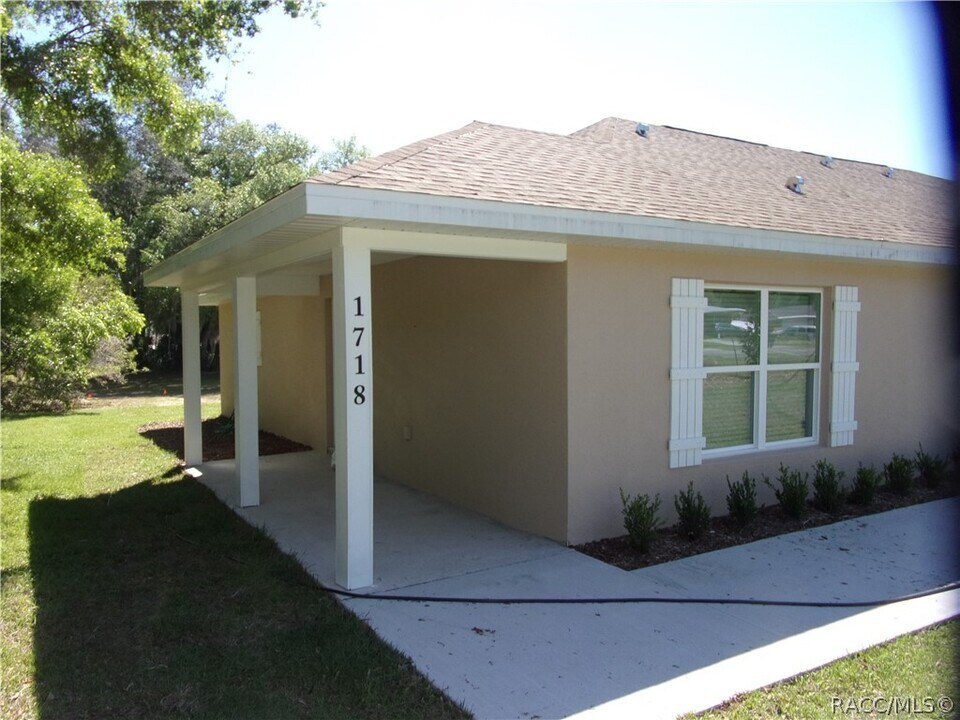 1718 Tuttle St in Inverness, FL - Building Photo