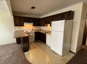 429 Ponderosa Ave in O'Fallon, IL - Foto de edificio - Building Photo