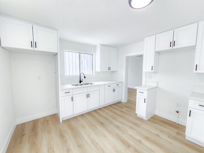 11128 S Budlong Ave in Los Angeles, CA - Building Photo - Building Photo
