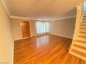 3890 Colony Rd in South Euclid, OH - Building Photo - Building Photo