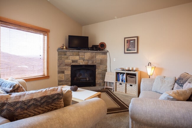 115 Ingram Place in White Salmon, WA - Building Photo - Building Photo