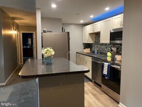 27307 Valley Run Dr-Unit -307 in Wilmington, DE - Building Photo - Building Photo