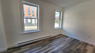 255 Main St in Bristol, CT - Building Photo - Building Photo