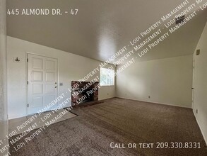 445 Almond Dr in Lodi, CA - Building Photo - Building Photo