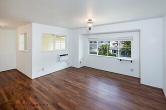 7080 Hawaii Kai Dr in Honolulu, HI - Foto de edificio - Building Photo