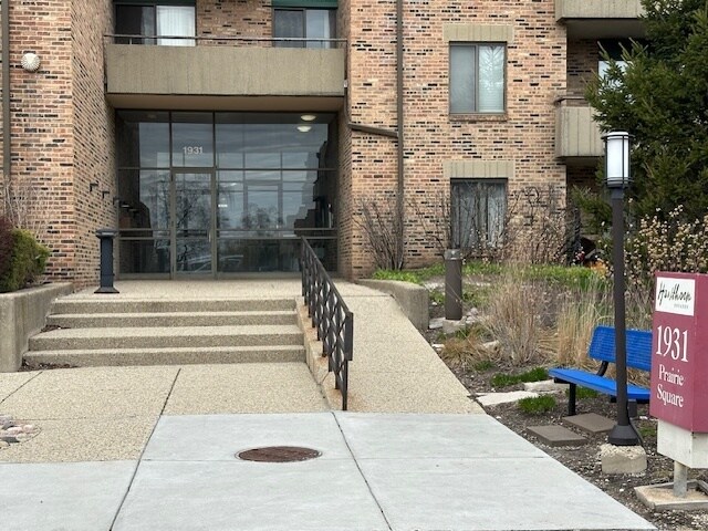 1931 Prairie Square in Schaumburg, IL - Building Photo - Building Photo