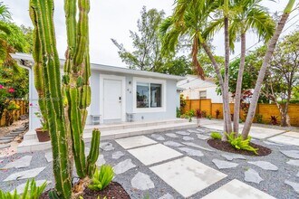 44 NW 40th St in Miami, FL - Building Photo - Building Photo