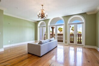 900 5th Ave S in Naples, FL - Building Photo - Building Photo
