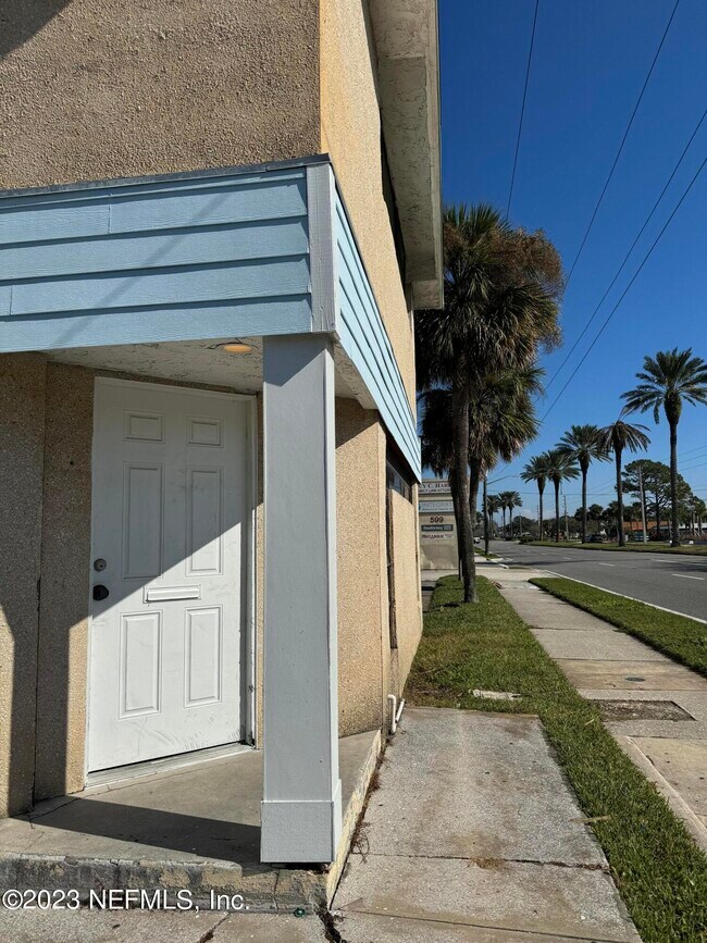 599 Atlantic Blvd-Unit -2 in Atlantic Beach, FL - Foto de edificio - Building Photo
