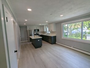 155 Grove St in Providence, RI - Building Photo - Building Photo