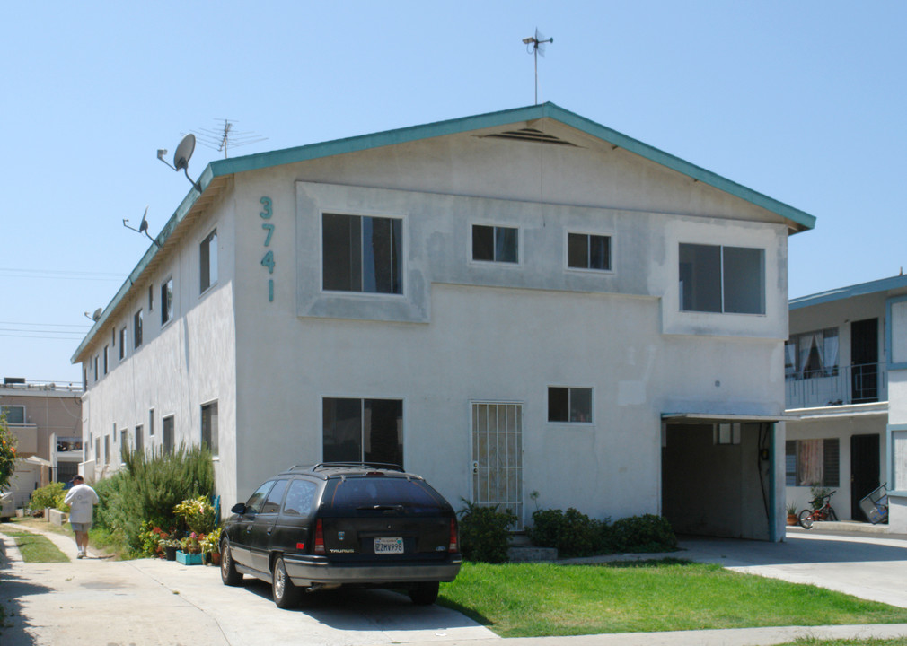 3741 Midvale Ave in Los Angeles, CA - Foto de edificio