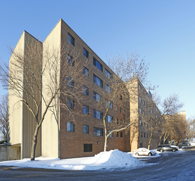 Como by the Lake Senior Apartments in St. Paul, MN - Foto de edificio - Building Photo