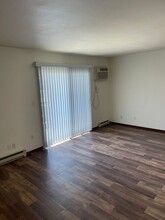 Immaculate Updated 2 Bedroom with 1 Bath in Rockford, IL - Building Photo - Building Photo