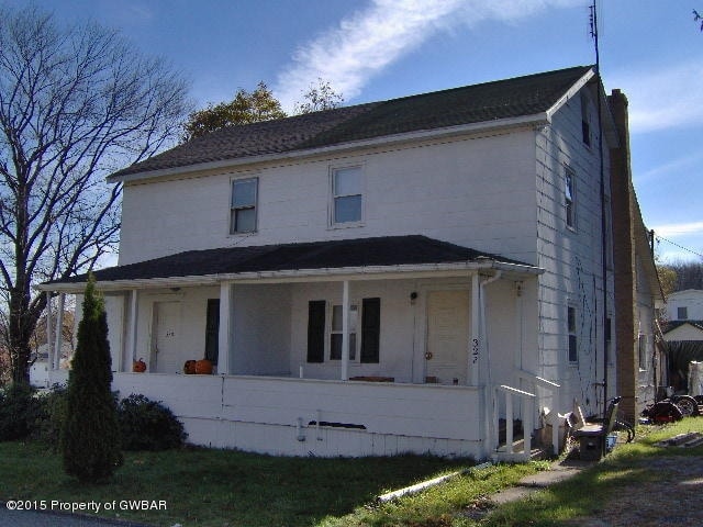 320-322 Sofia Coxe Dr in Drifton, PA - Building Photo