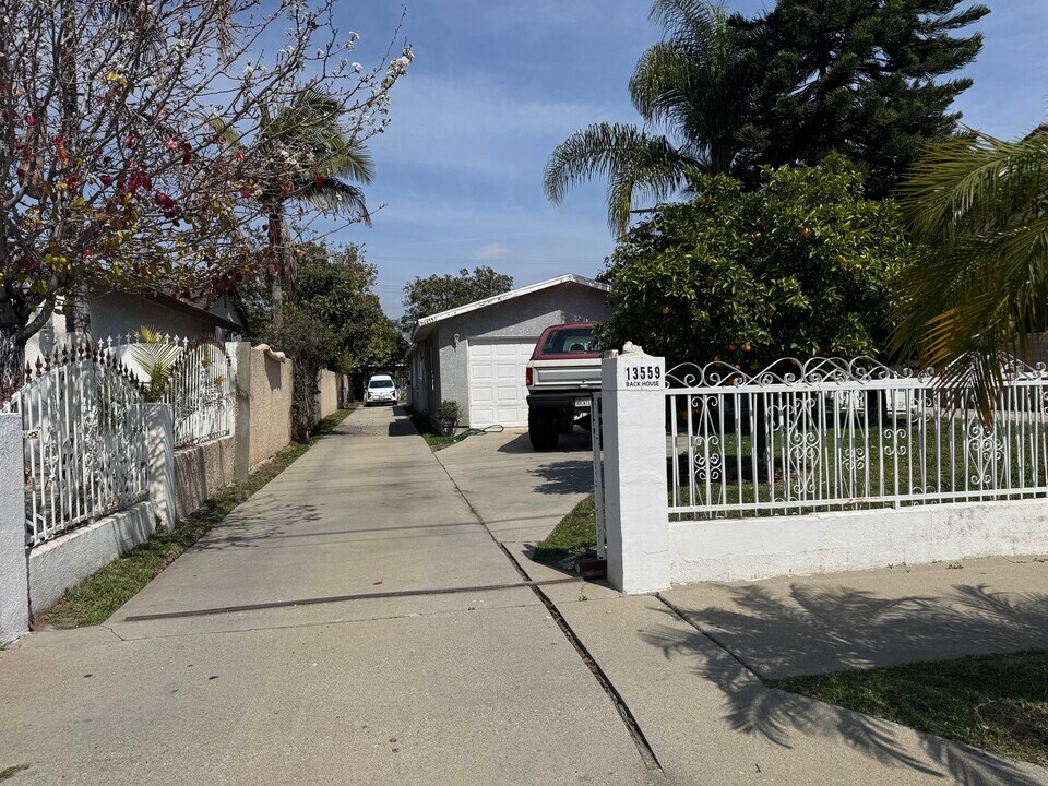 13559 Foster Ave in Baldwin Park, CA - Building Photo