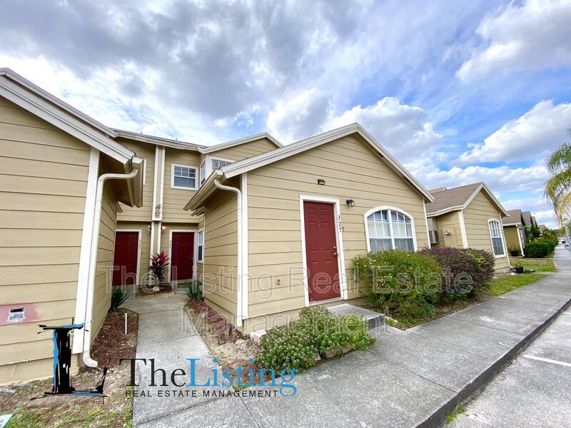 327 Coconut Palm Way in Davenport, FL - Building Photo