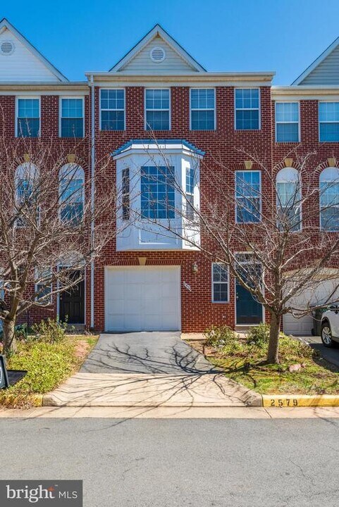 2579 James Madison Cir in Herndon, VA - Building Photo