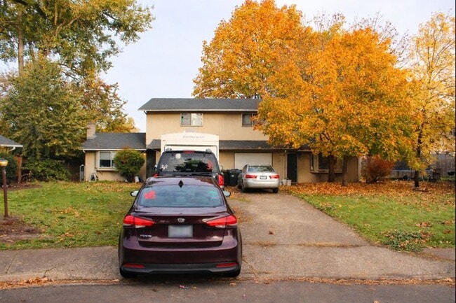 property at 880 N Cloverleaf Loop