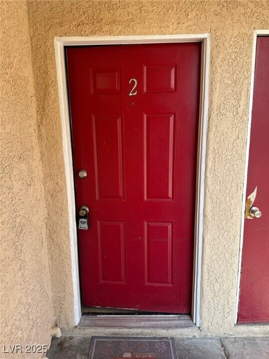 2213 N Jones Blvd in Las Vegas, NV - Foto de edificio