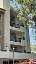 5550 Owensmouth Ave in Los Angeles, CA - Building Photo - Building Photo