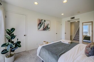 688 Vallejo Villas in Los Angeles, CA - Building Photo - Building Photo