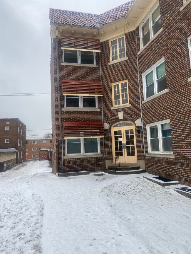 2015 Arthur Ave, Unit 7 in Lakewood, OH - Building Photo - Building Photo