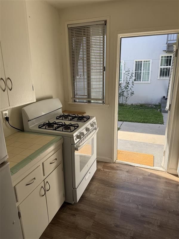 3477 Carmona Ave in Los Angeles, CA - Building Photo - Building Photo