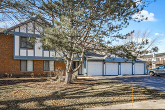 580 Cumberland Trail-Unit -B6 in Roselle, IL - Building Photo - Building Photo