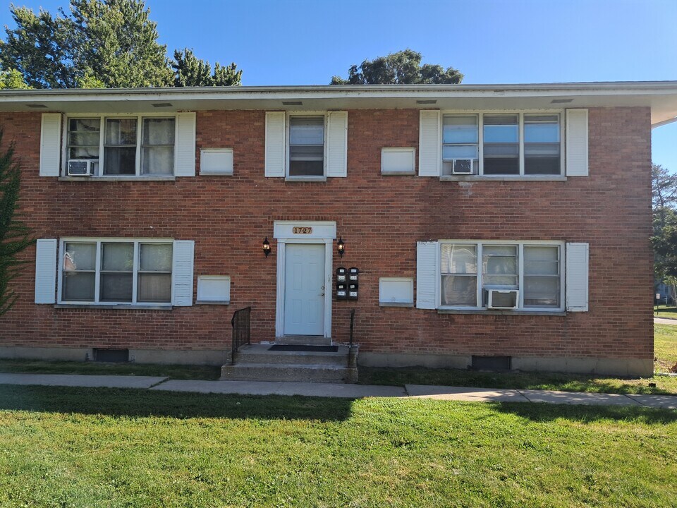 1727 Lincoln St, Unit 1B in North Chicago, IL - Building Photo