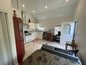 1314 S Curson Ave in Los Angeles, CA - Building Photo - Building Photo