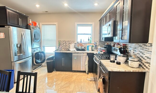 83 Newbury St, Unit 2A