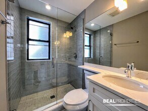 3931 N Janssen Ave, Unit 3933-N3 in Chicago, IL - Building Photo - Building Photo