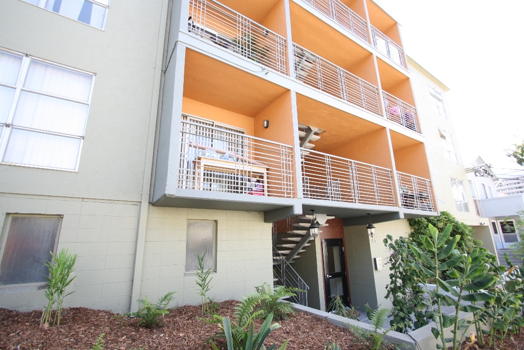 Creekside Apartments in Piedmont, CA - Building Photo