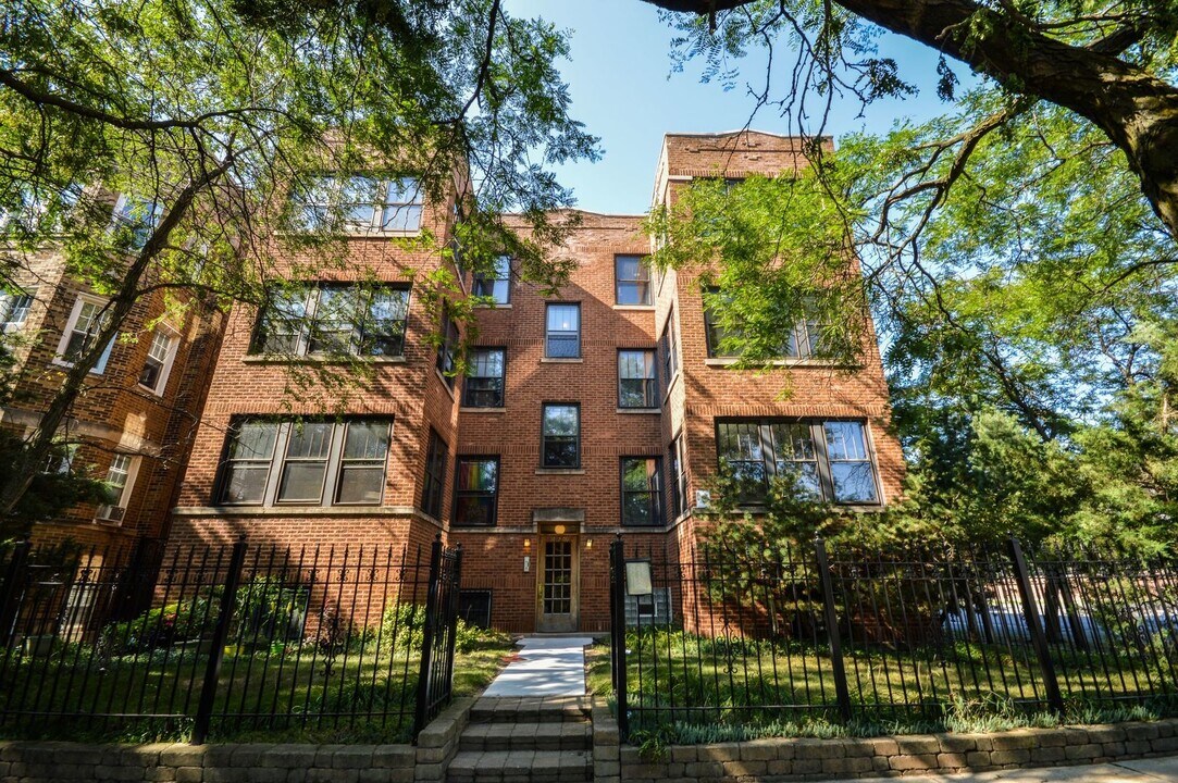 1402 W Warner Ave in Chicago, IL - Building Photo
