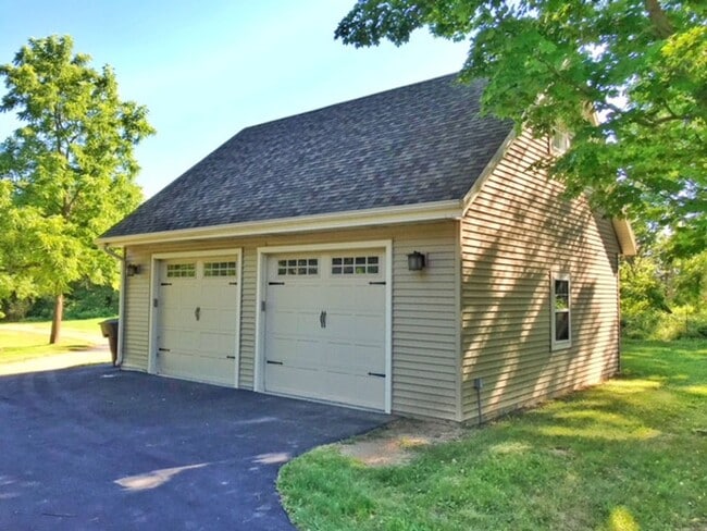 S40W28027-W28027 WI-59 in Waukesha, WI - Building Photo - Building Photo