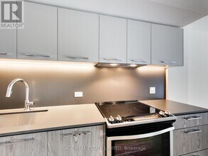 15 Baseball Pl in Toronto, ON - Building Photo - Building Photo