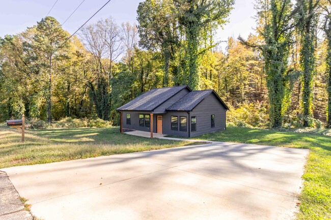 1005 Midnight Rd in Inman, SC - Building Photo - Building Photo