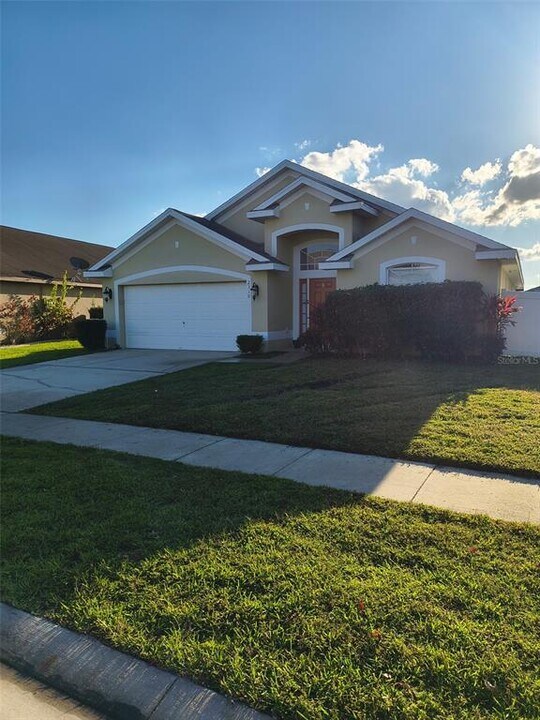 2310 Walnut Canyon Dr in Kissimmee, FL - Building Photo