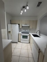 8336 NW 10th St in Miami, FL - Building Photo - Building Photo