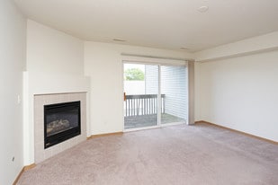 Jacolyn Corner Condos Apartments in Cedar Rapids, IA - Building Photo