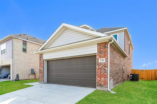 1303 Jonah Ln in Ennis, TX - Building Photo - Building Photo