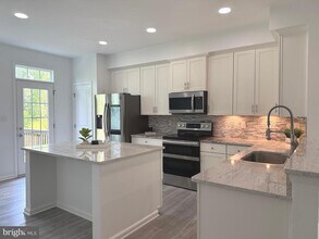 139 Streamview Dr in Fredericksburg, VA - Foto de edificio - Building Photo