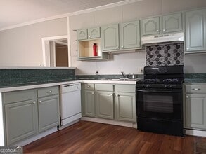 211 Arnco 6th St in Newnan, GA - Building Photo - Building Photo