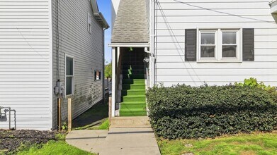 125 S Clay St in Zelienople, PA - Building Photo - Building Photo