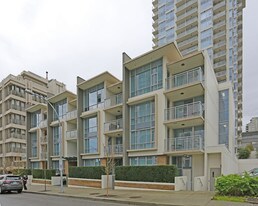 425 W 6TH Street, West Vancouver, BC in New Westminster, BC - Building Photo