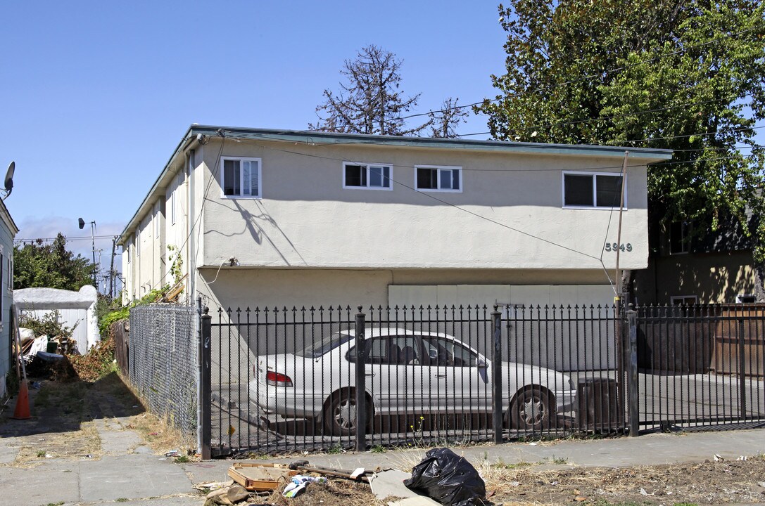 5949 Bromley Ave in Oakland, CA - Building Photo