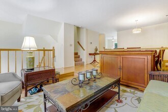 7415 Salford Ct in Alexandria, VA - Foto de edificio - Building Photo